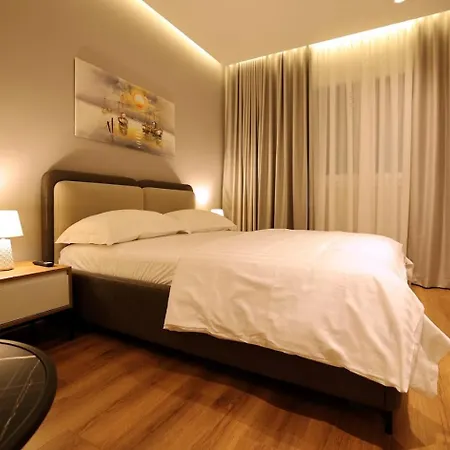 アパート Tempo ティラナ